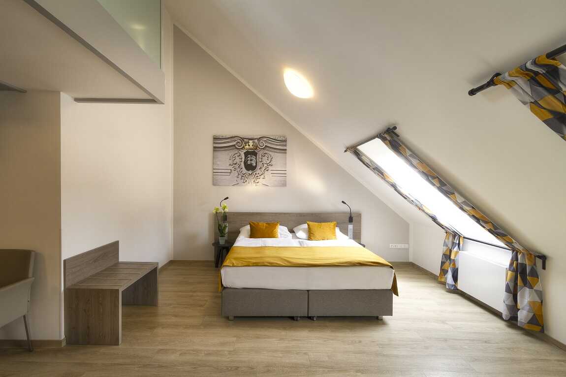 Podkrovní mezonet s terasou | Hotel Páv Praha