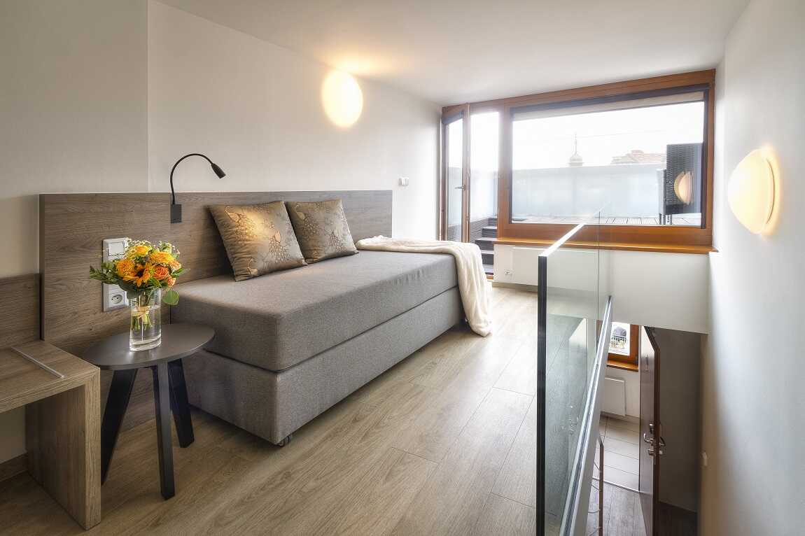 Podkrovní mezonet s terasou | Hotel Páv Praha